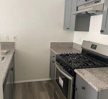 1220 N. Las Palmas Ave. L