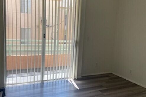 1220 N. Las Palmas Ave. L